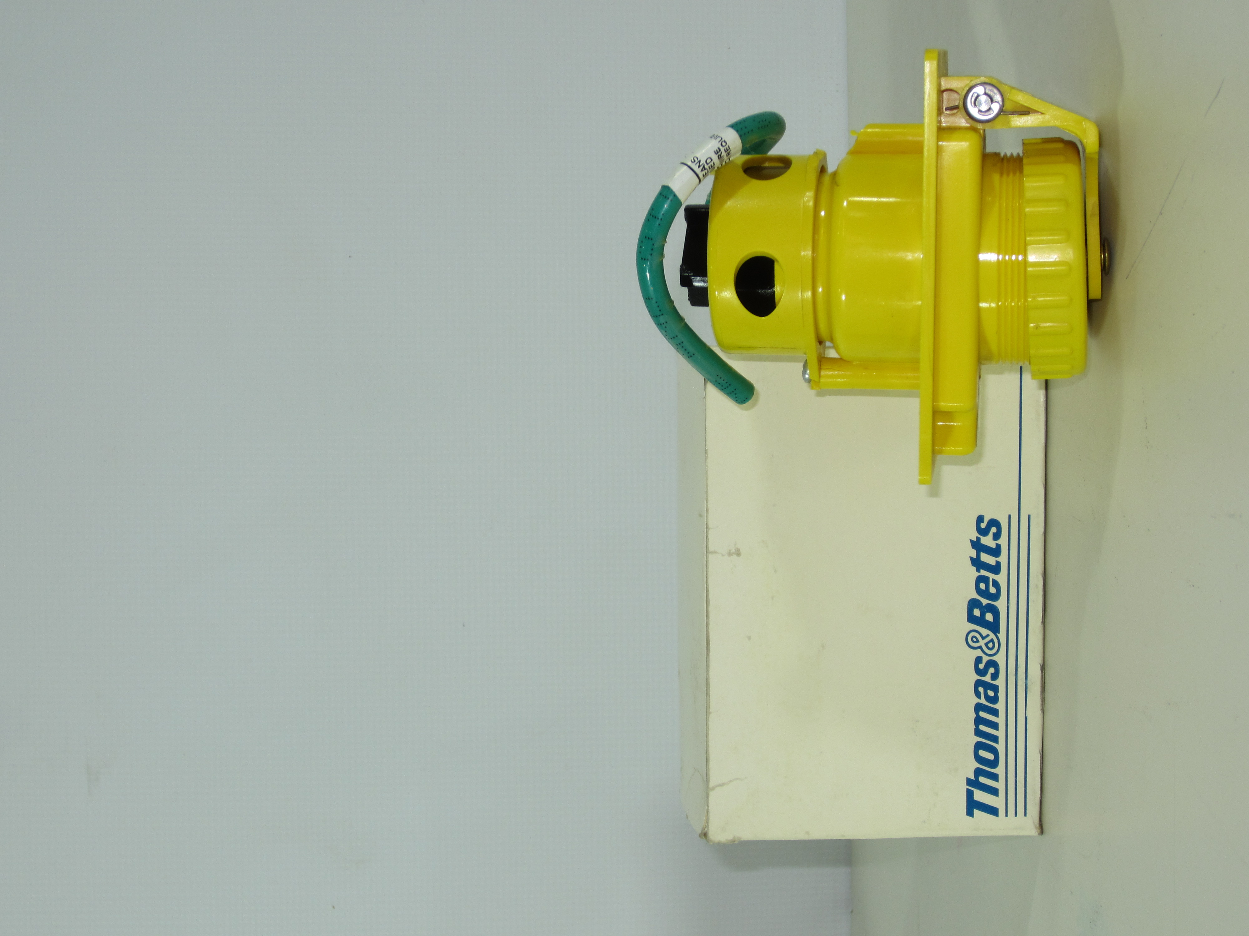 LOTE DE MATERIALES ELECTRICOS Y ELECTRONICOS VARIADOS